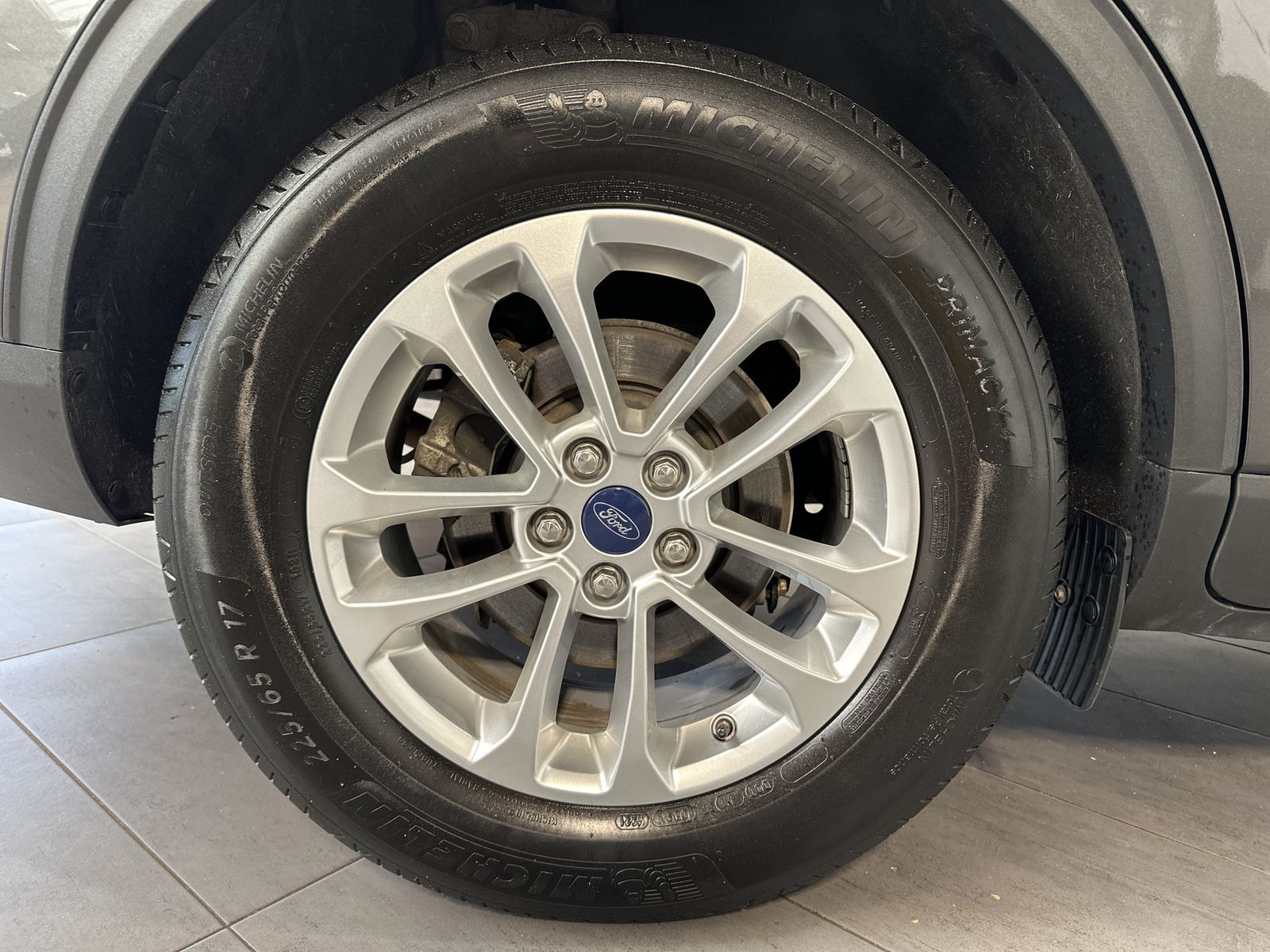 Fahrzeugabbildung Ford Kuga 2.0 EB 4x4 Titanium X NAV+LED+AHK+B&O+17ZO