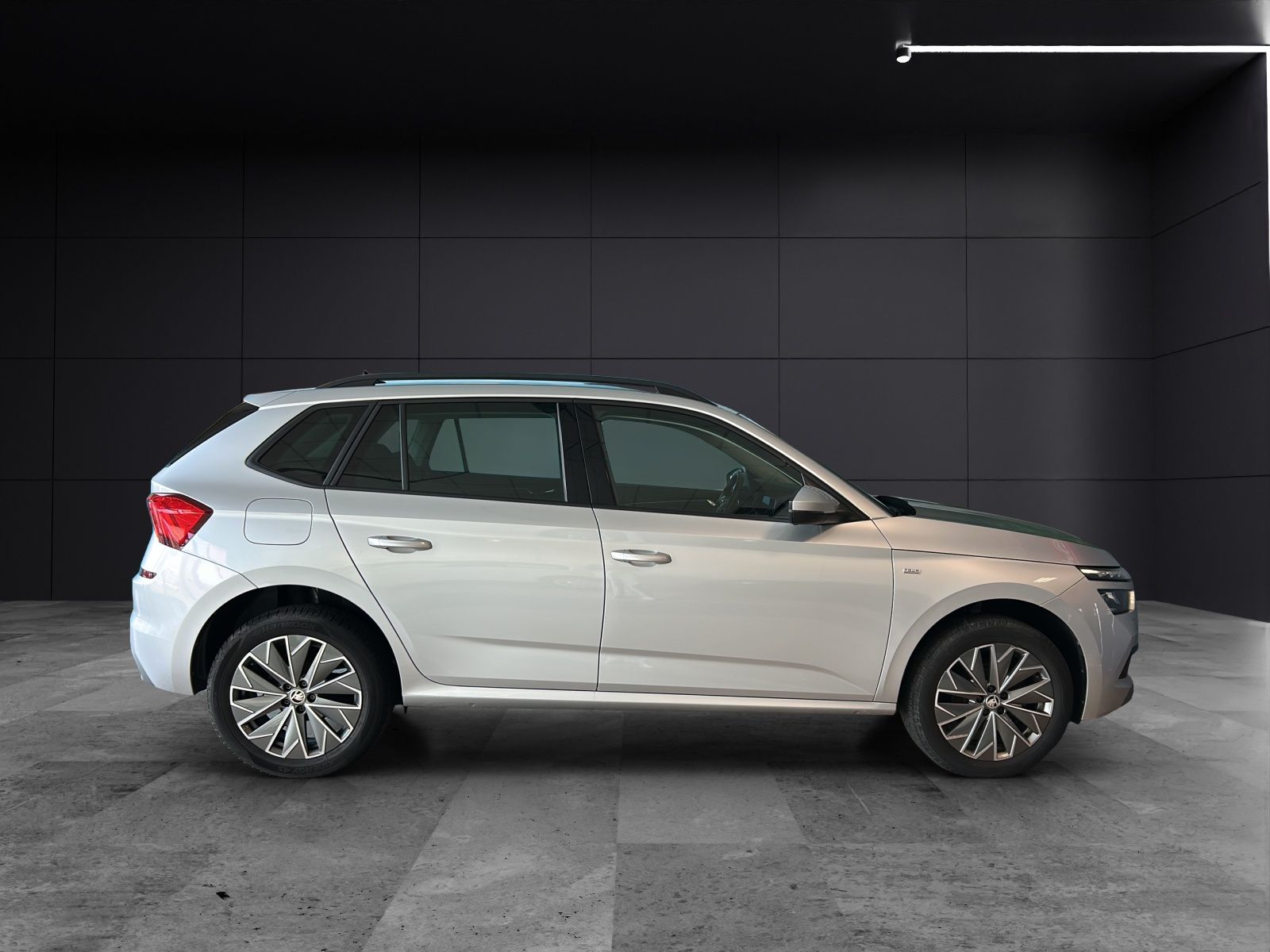 Fahrzeugabbildung SKODA Kamiq TSI Tour DSG LED Navi AID ACC RFK SH