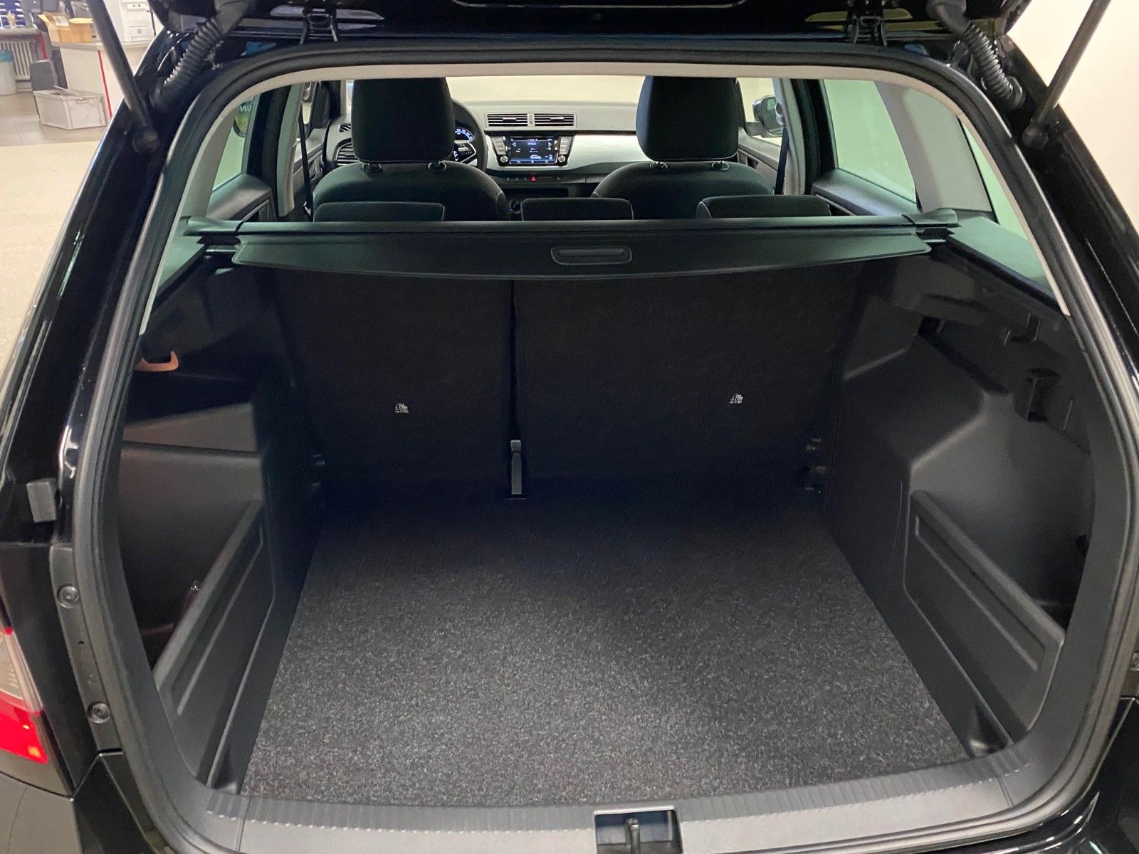 Fahrzeugabbildung SKODA Fabia 1.0l TSI DSG AMBITION COMBI++NAVI+PDC+ALU+