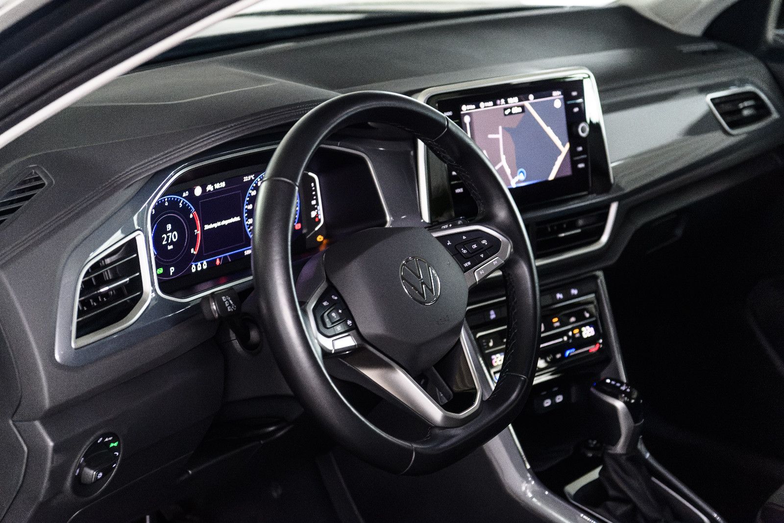 Fahrzeugabbildung Volkswagen T-Roc Style 1.5l TSI DSG +Navi +AHK +ACC +LED