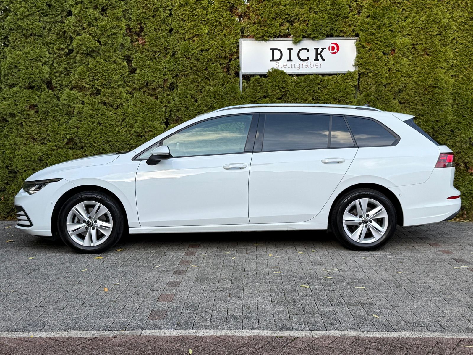 Fahrzeugabbildung Volkswagen Golf Variant 1.5 TSI Life LED+NAV+SHZ+PARK+VIRTU