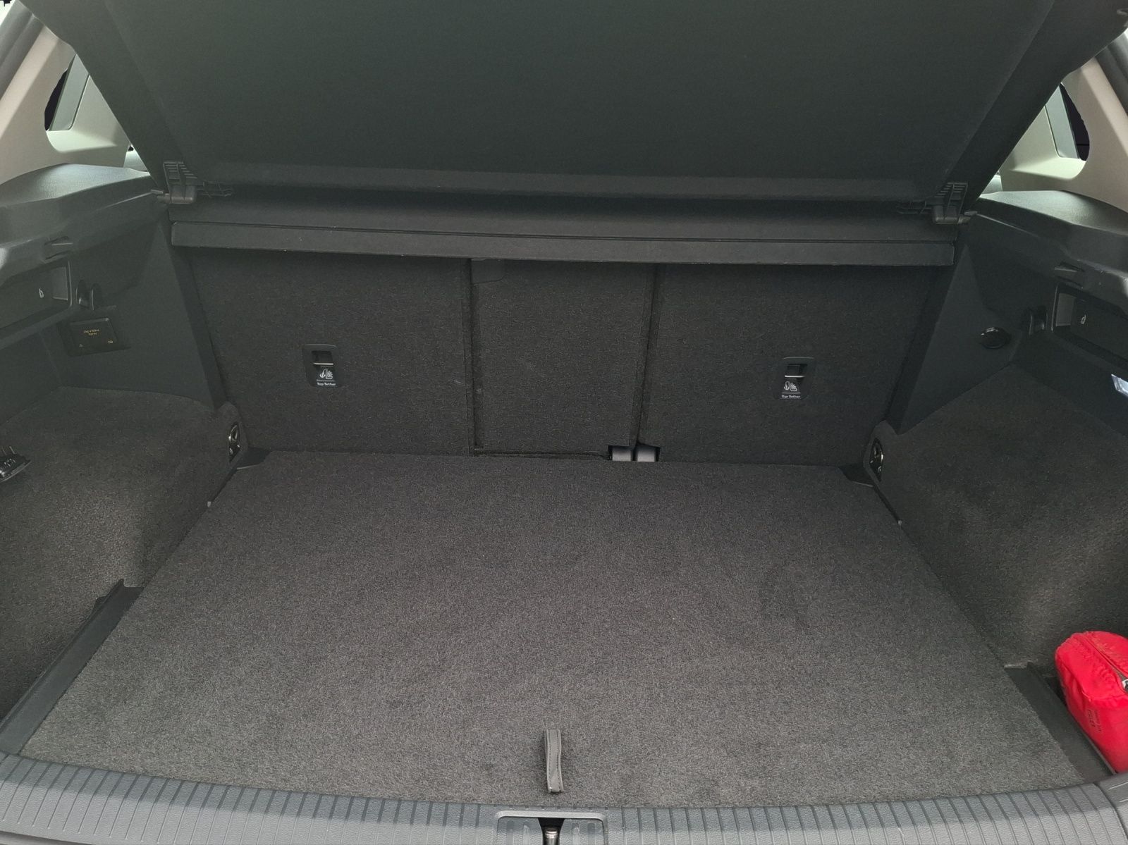 Fahrzeugabbildung Volkswagen Tiguan TSI Life DSG LED AHK Navi ACC RFK SH