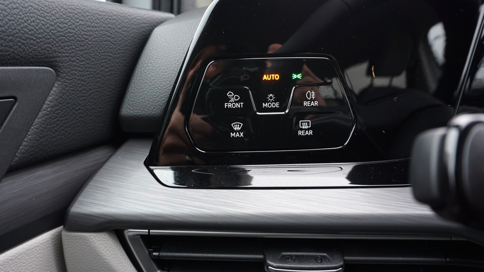 Fahrzeugabbildung Volkswagen Golf VIII Variant Style, Navi,LED,HUD,Kamera +WR