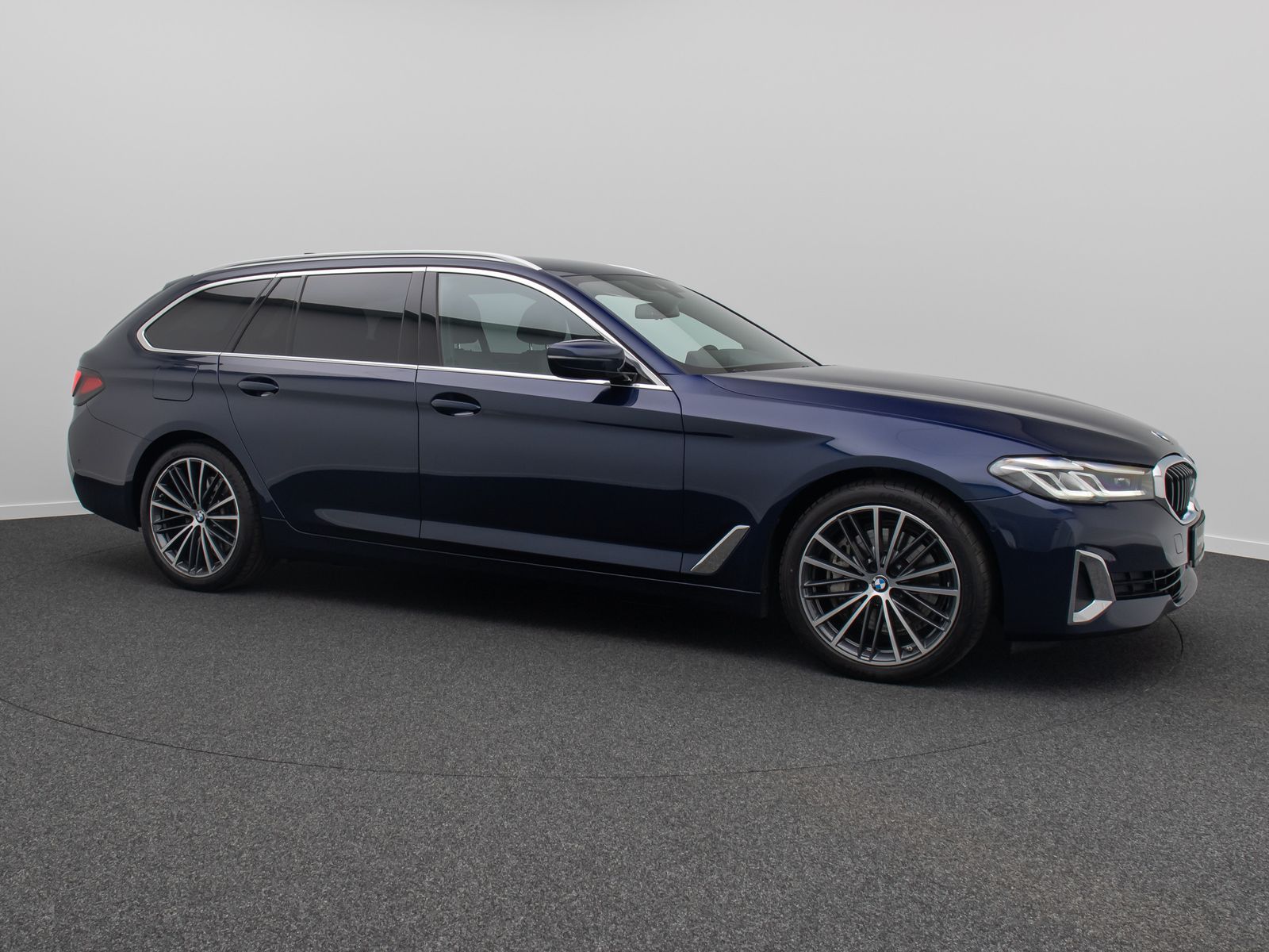 Fahrzeugabbildung BMW 530d Luxury Line DAB Kamera HUD Leder H/K 19Zoll