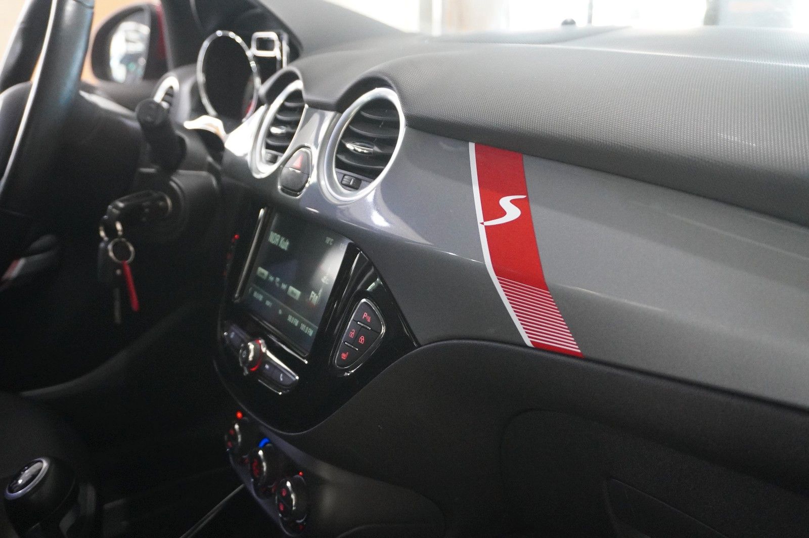 Fahrzeugabbildung Opel Adam S 1.4T SPORT NAVI/LED/SHZ/TEMP./OPC/PDC/USB