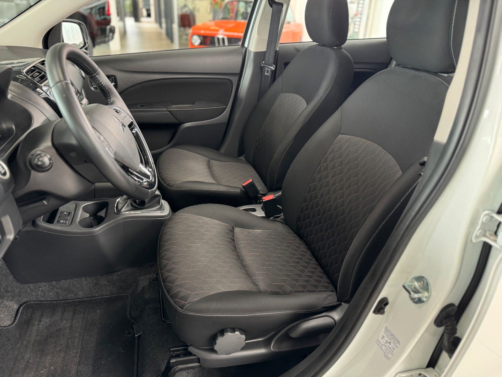 Fahrzeugabbildung Mitsubishi Space Star Algarve Limitiert KeylessGO Allwetter