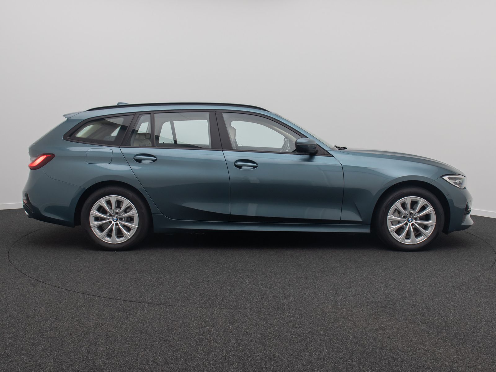 Fahrzeugabbildung BMW 330e xD Alarm HUD H/K DAB Memory Leder Sport