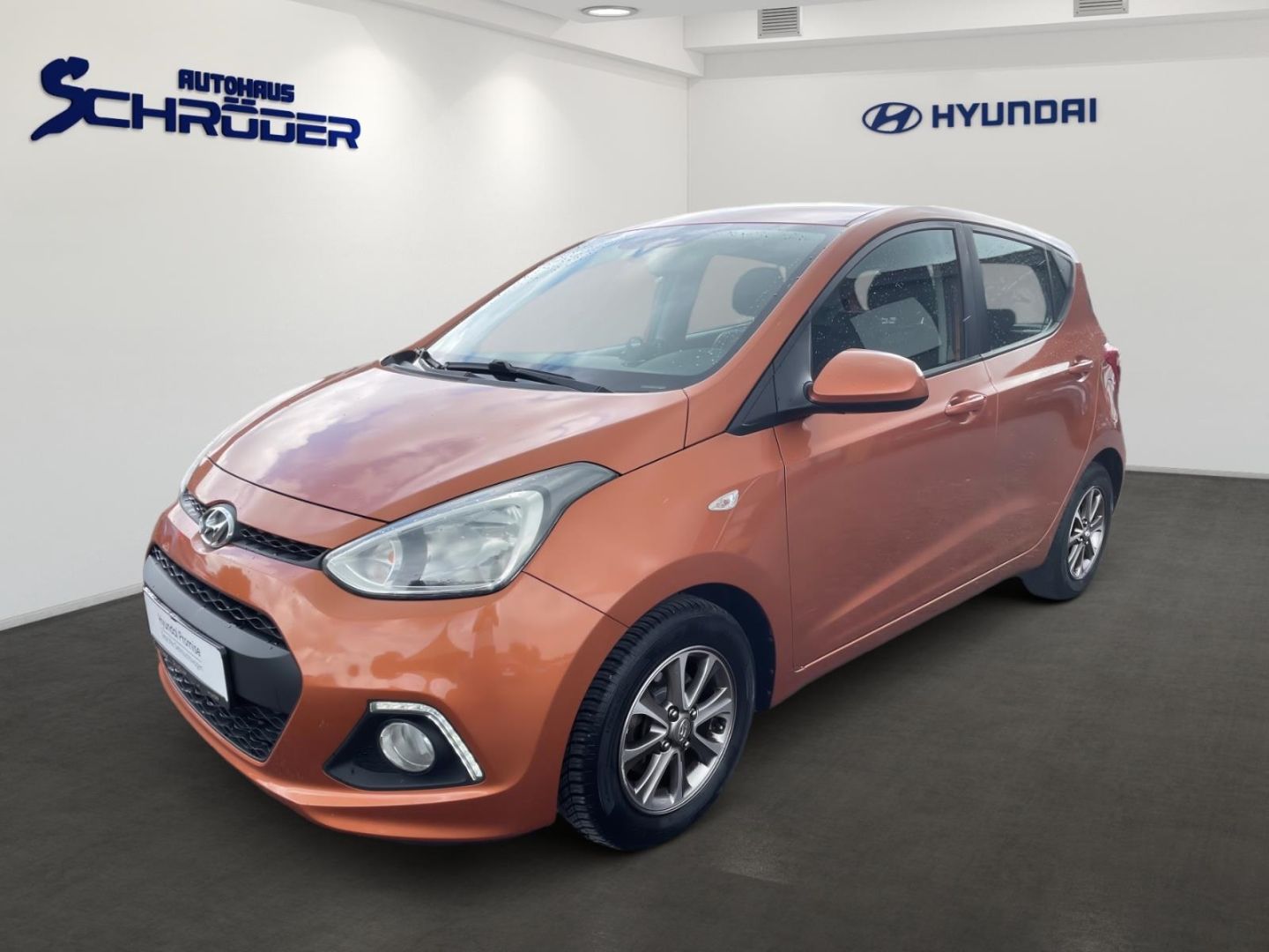 Fahrzeugabbildung Hyundai i10 1.0 FIFA WORLD CUP ALLWETTER+KLIMA+SHZ