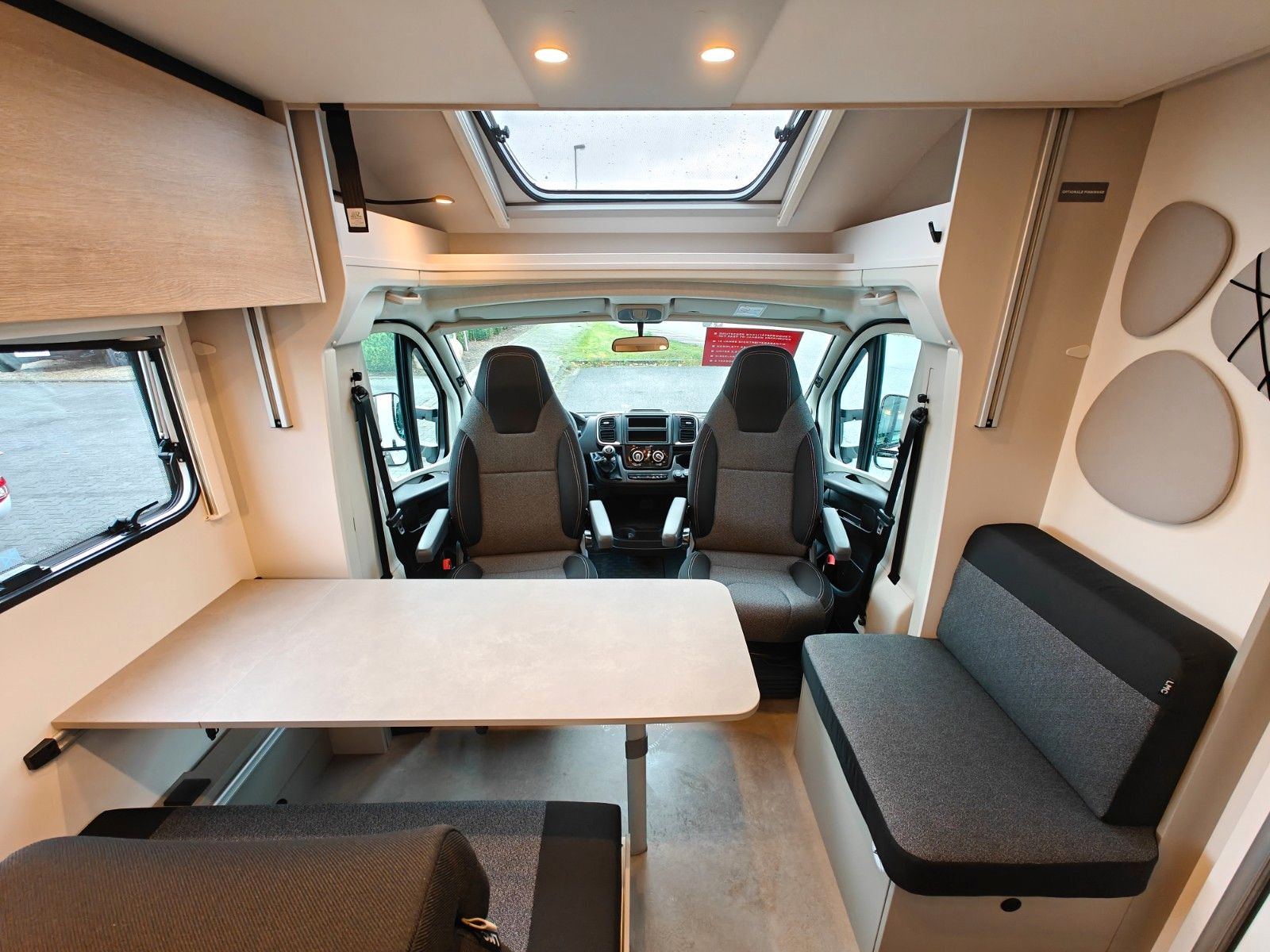 Fahrzeugabbildung LMC Tracer 690 EL - Chassis Design, 140PS, MJ2026! -