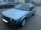 BMW E30 318i Automatik Schiebedach - BMW 318 aus 1989: 318i