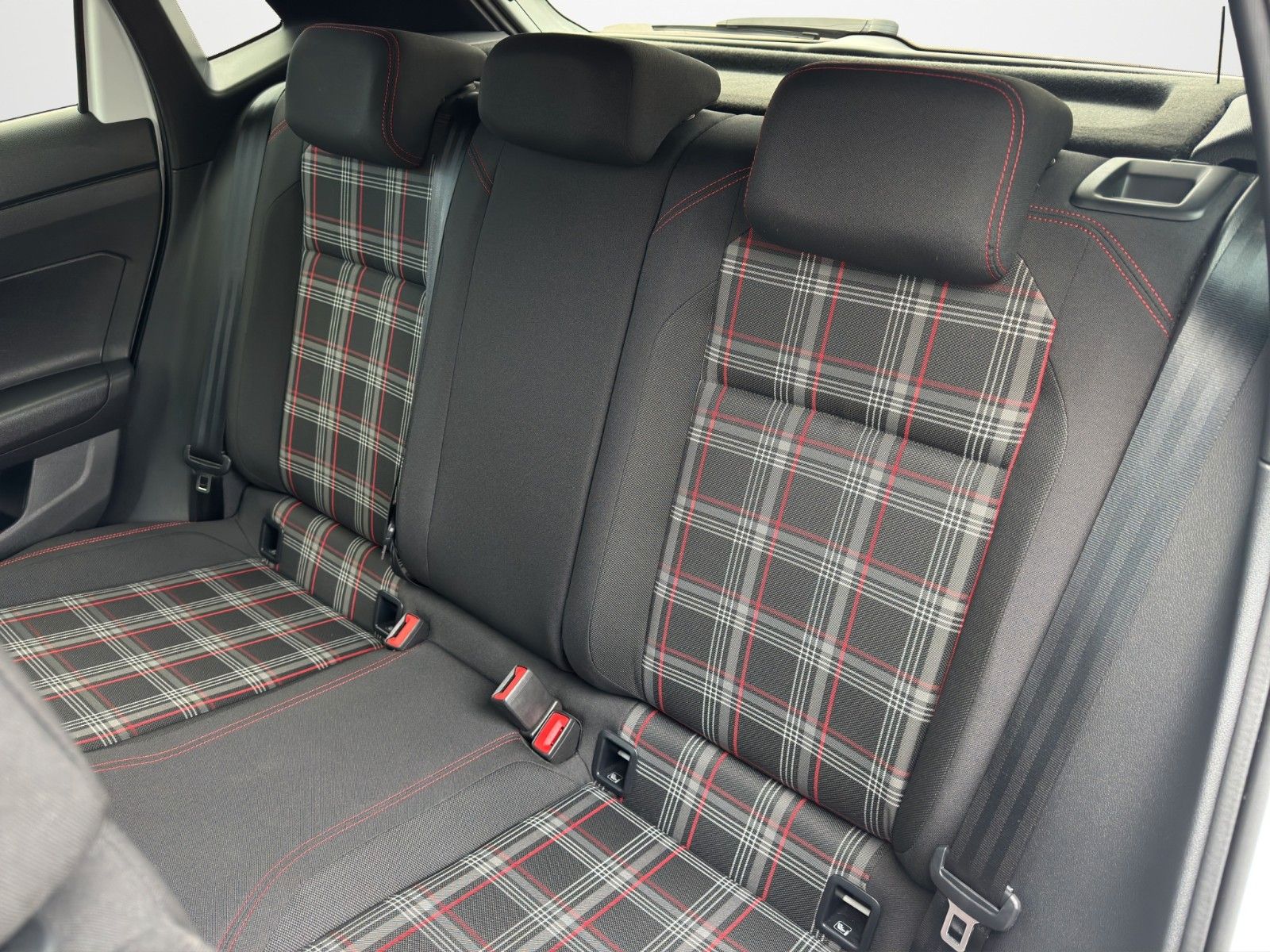 Fahrzeugabbildung Volkswagen POLO GTI 2.0TSI DSG KEYLESS KAM ACTIVEINFO BEATS