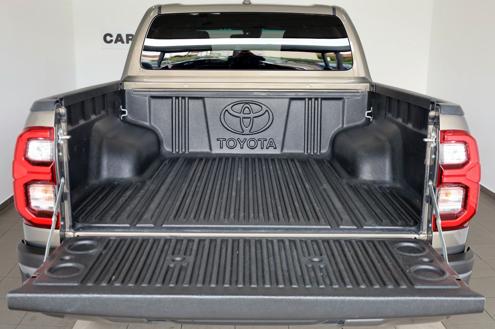 Fahrzeugabbildung Toyota Hilux 2.8 D-4D Invincible,DOKA,ACC,WERKSGARANTIE