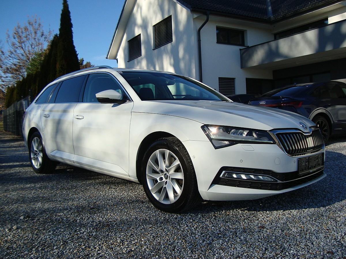 Skoda Superb Kombi 2,0 TDI Style DSG Mod 22 Voll !!