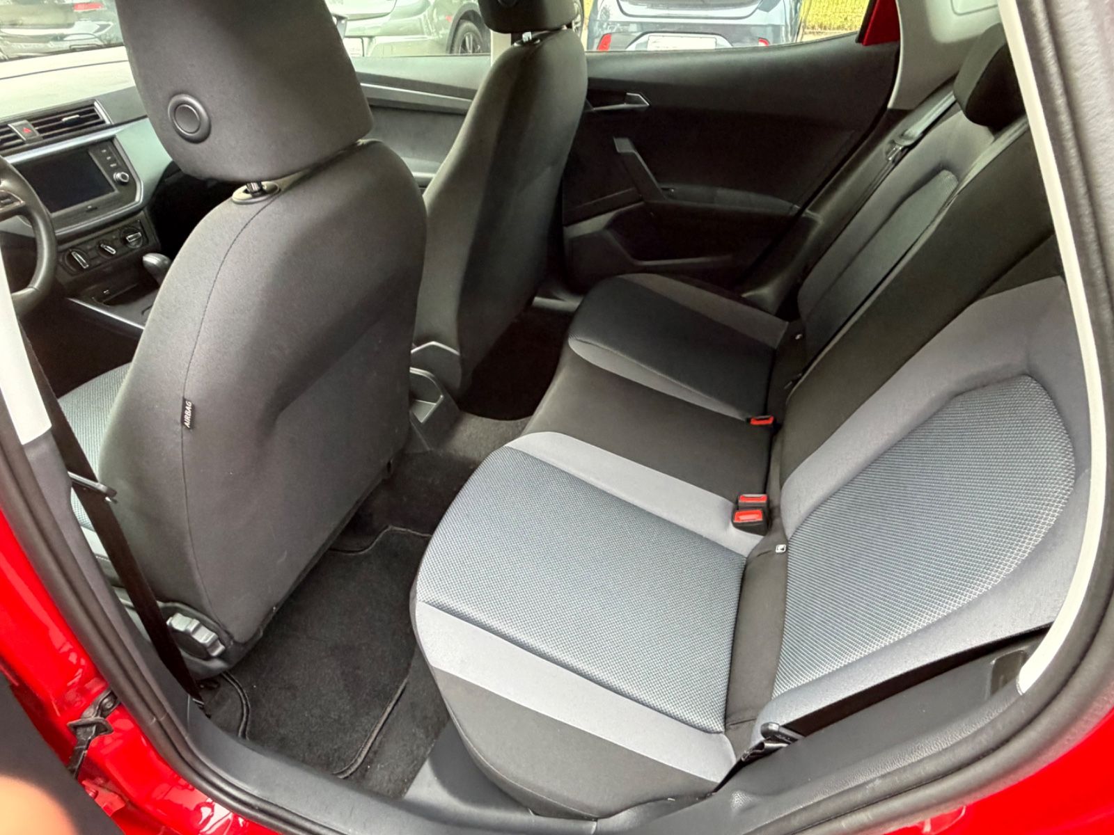 Fahrzeugabbildung SEAT Arona Style Automatik+NaviZB+1.Hand+Klima+Allw.
