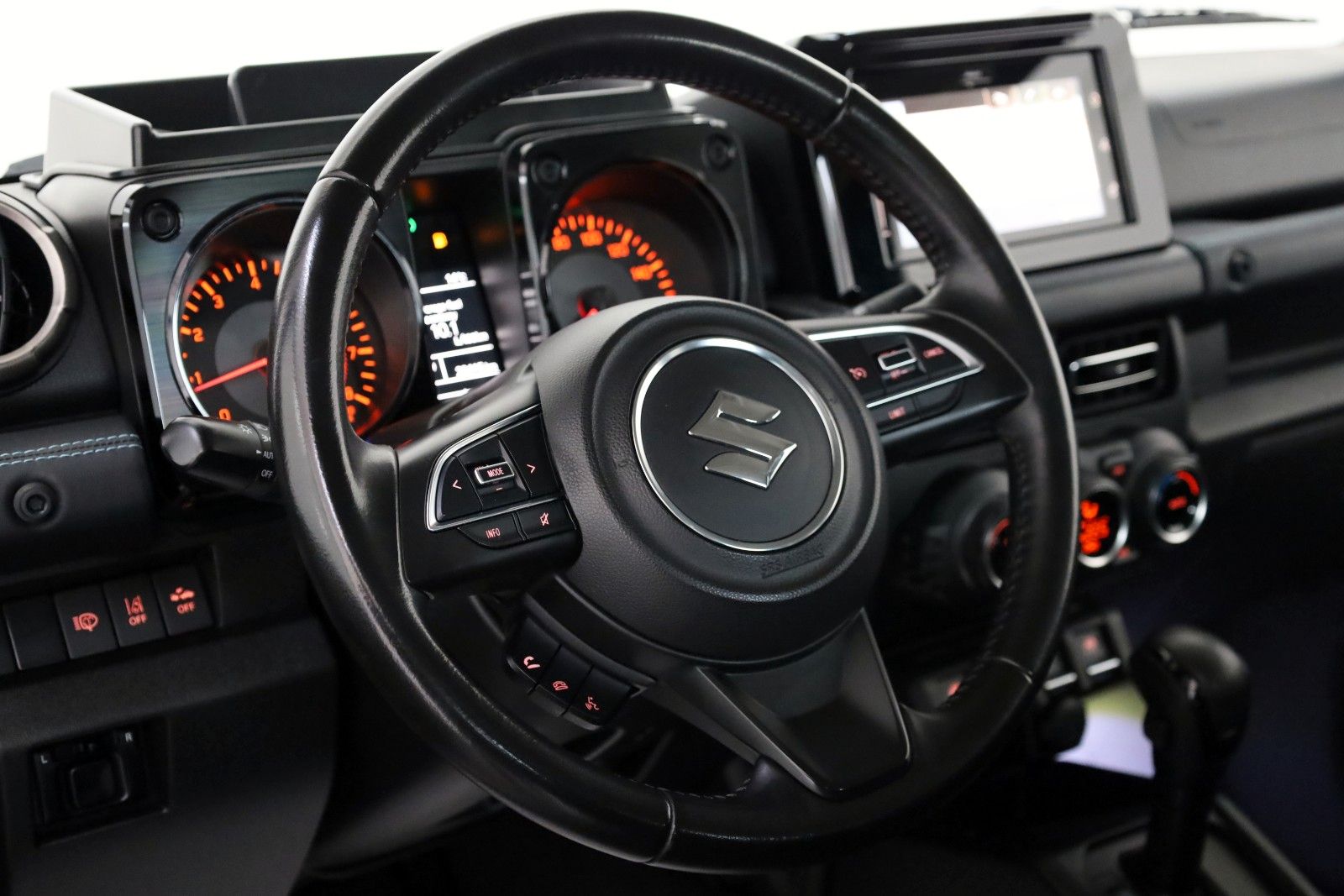 Fahrzeugabbildung Suzuki Jimny Comfort+ AllGrip,4WD,Navi,Kamer,4 Sitze