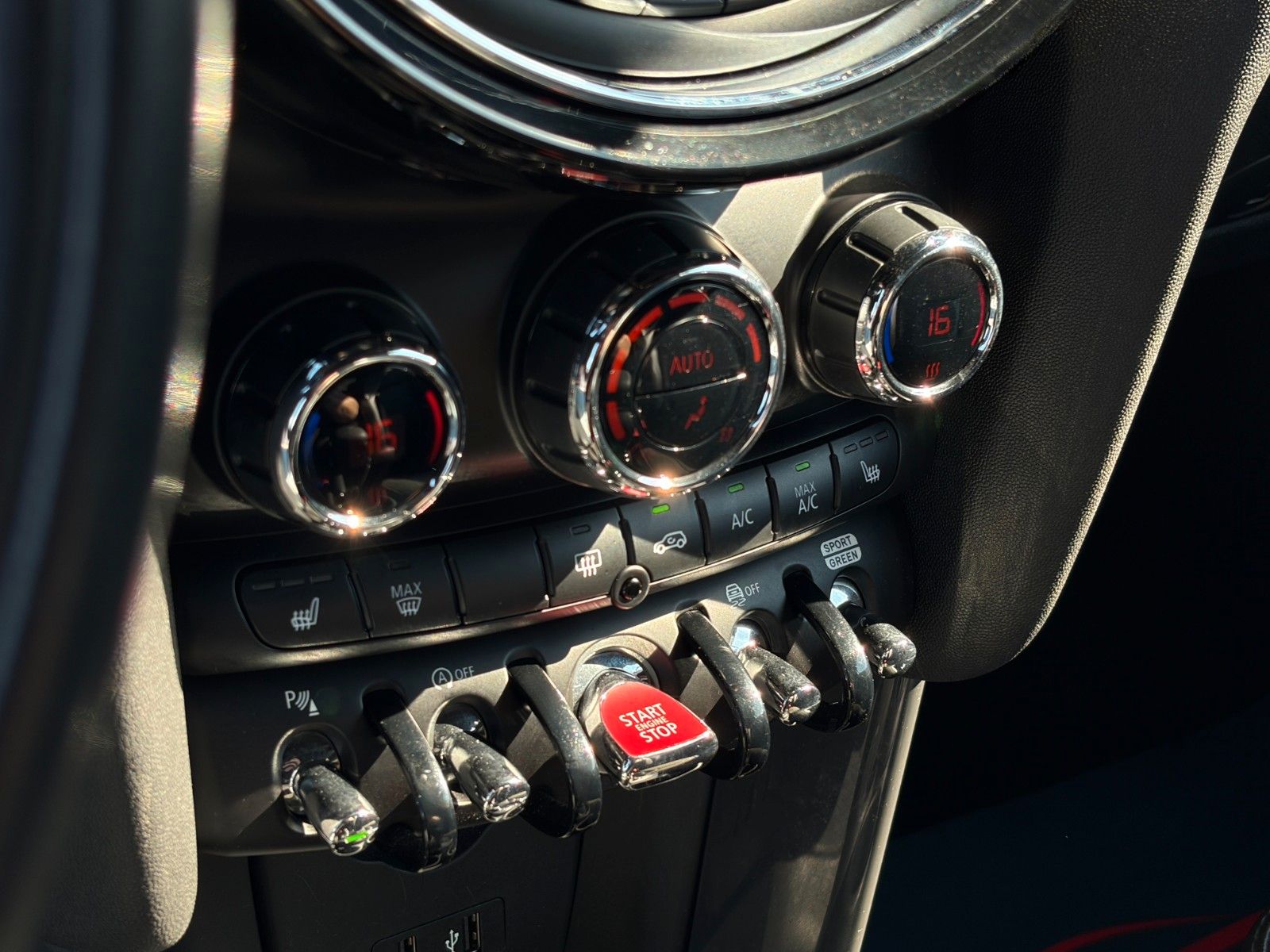 Fahrzeugabbildung MINI Cooper Cabrio SHZ PDC 2Z Klima Navi CarPlay LED