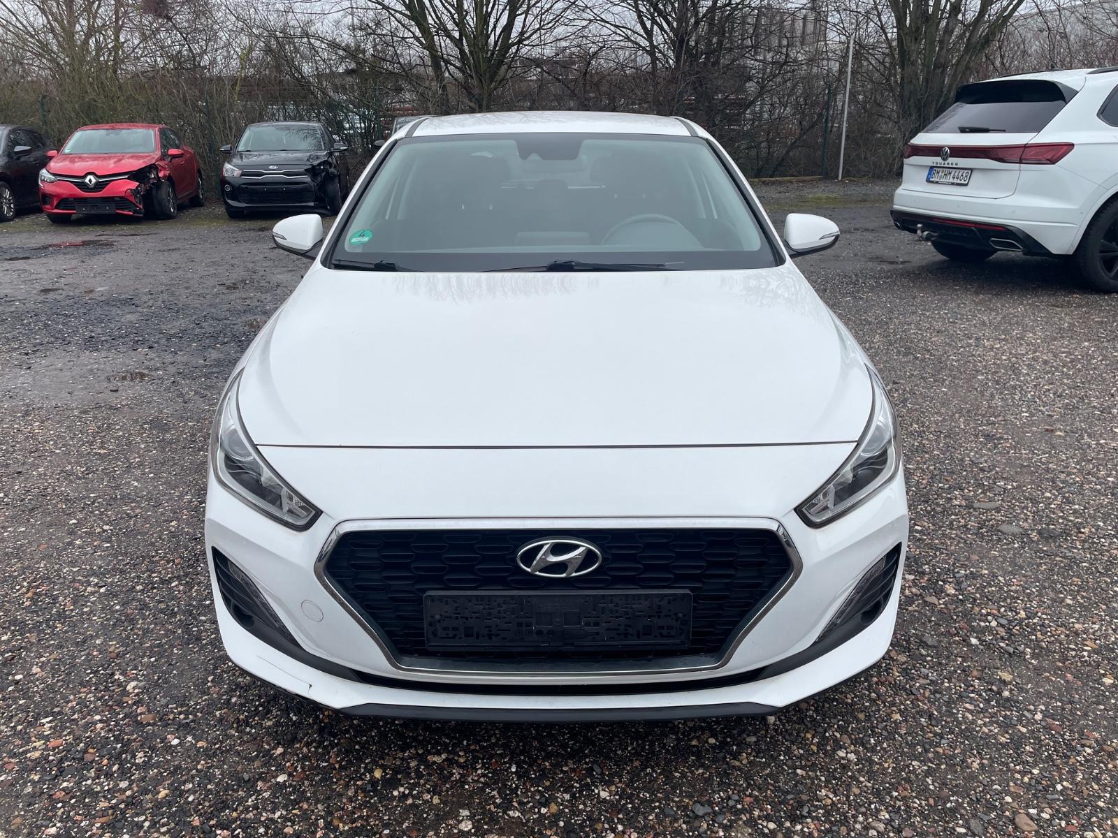 Hyundai i30 Select 1.0 Navi Kamera