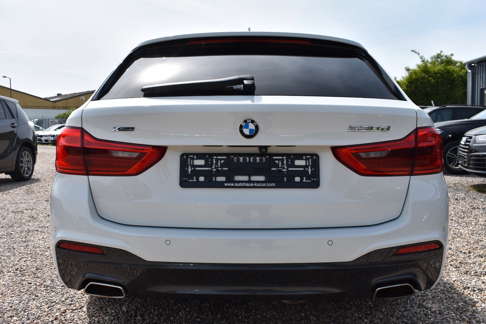 Fahrzeugabbildung BMW 530d Touring xDrive M Sport HUD AHK H&K Panorama