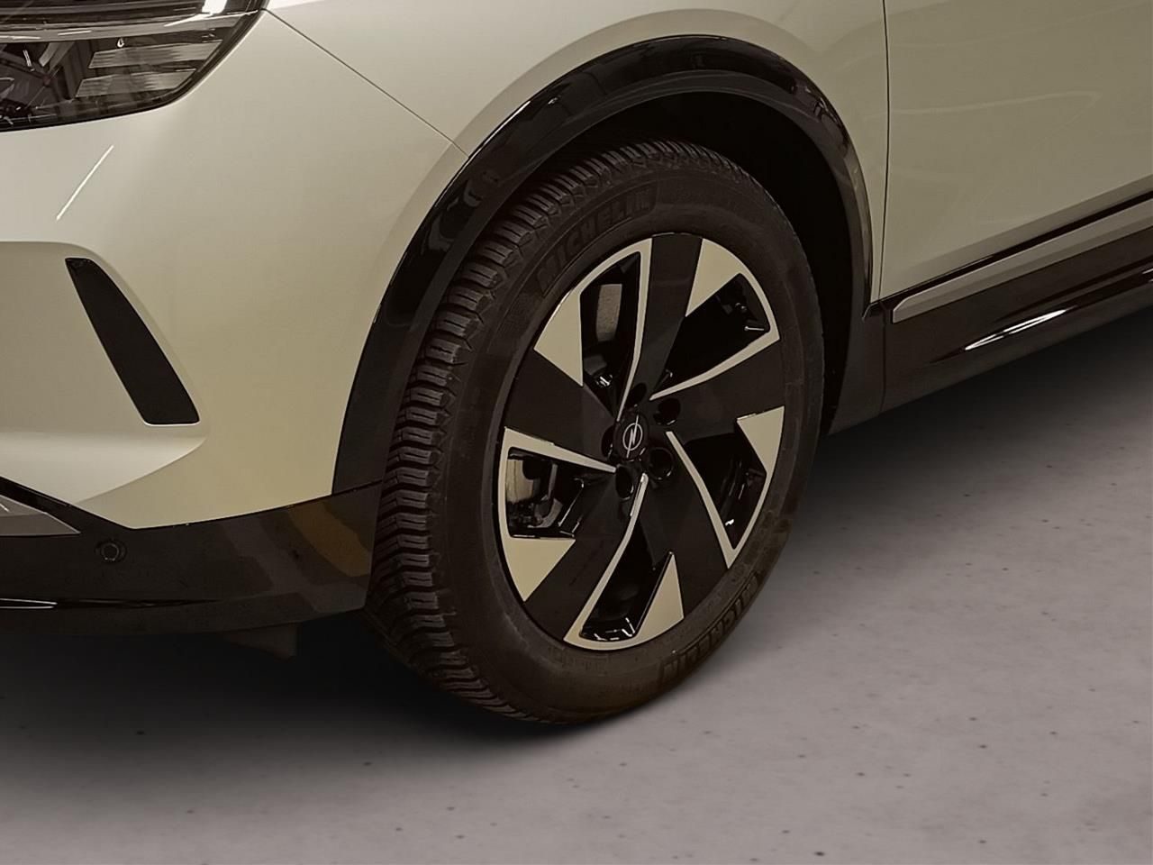 Fahrzeugabbildung Opel Grandland Electric 157KW Edition Automatik