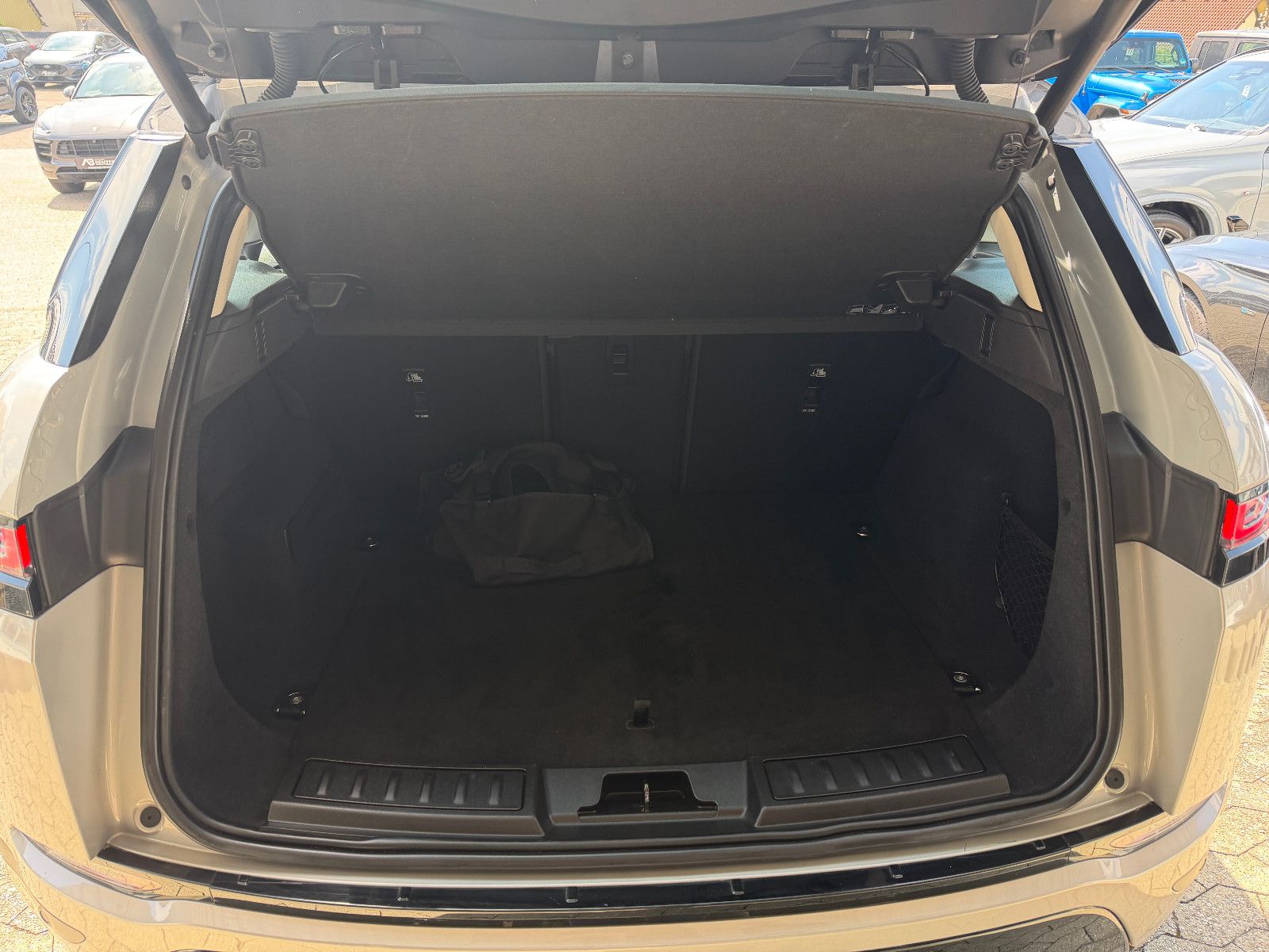 Fahrzeugabbildung Land Rover Range Rover Evoque SE Hybrid /PANO/MERIDIAN/