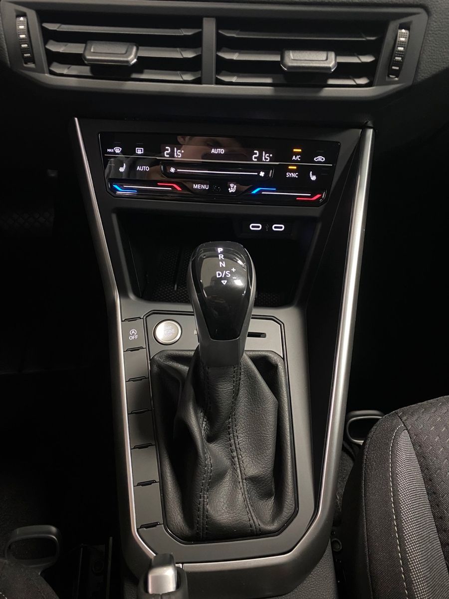 Fahrzeugabbildung Volkswagen Taigo 1.5 TSI DSG Life+MATRIX LED+KAMERA+AppCon+