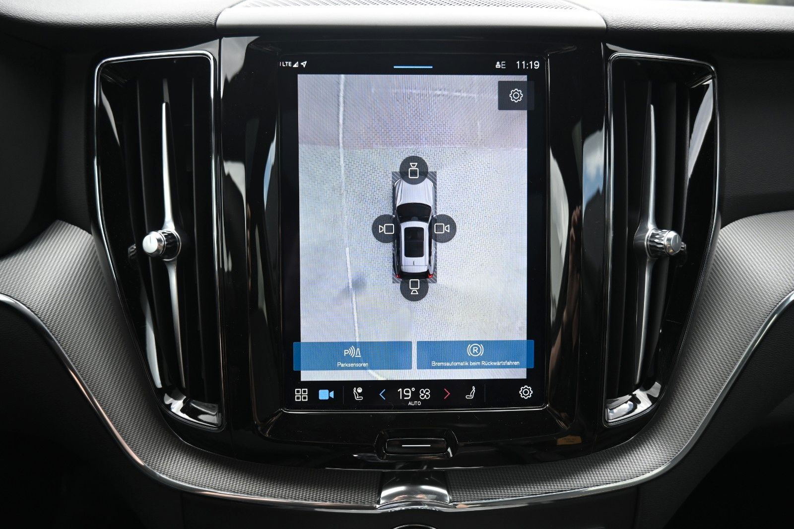 Fahrzeugabbildung Volvo XC60 T6 RC AWD Plus Black Edition*360°*ACC*AHK