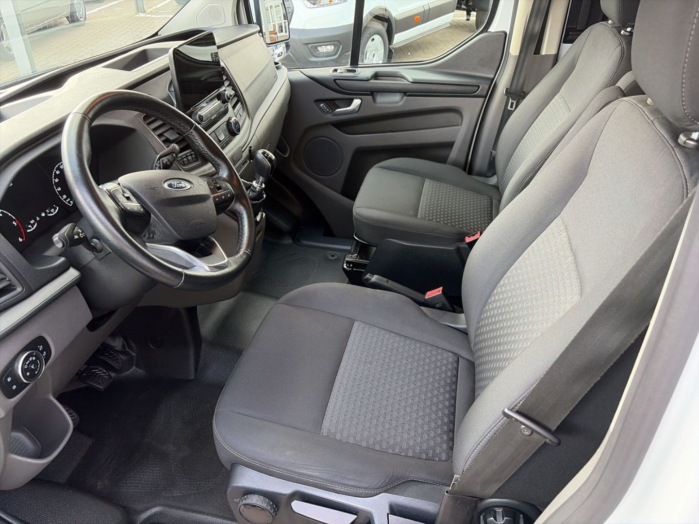 Fahrzeugabbildung Ford Tourneo Custom Kombi 320 L1 Trend Kurvenlicht DA