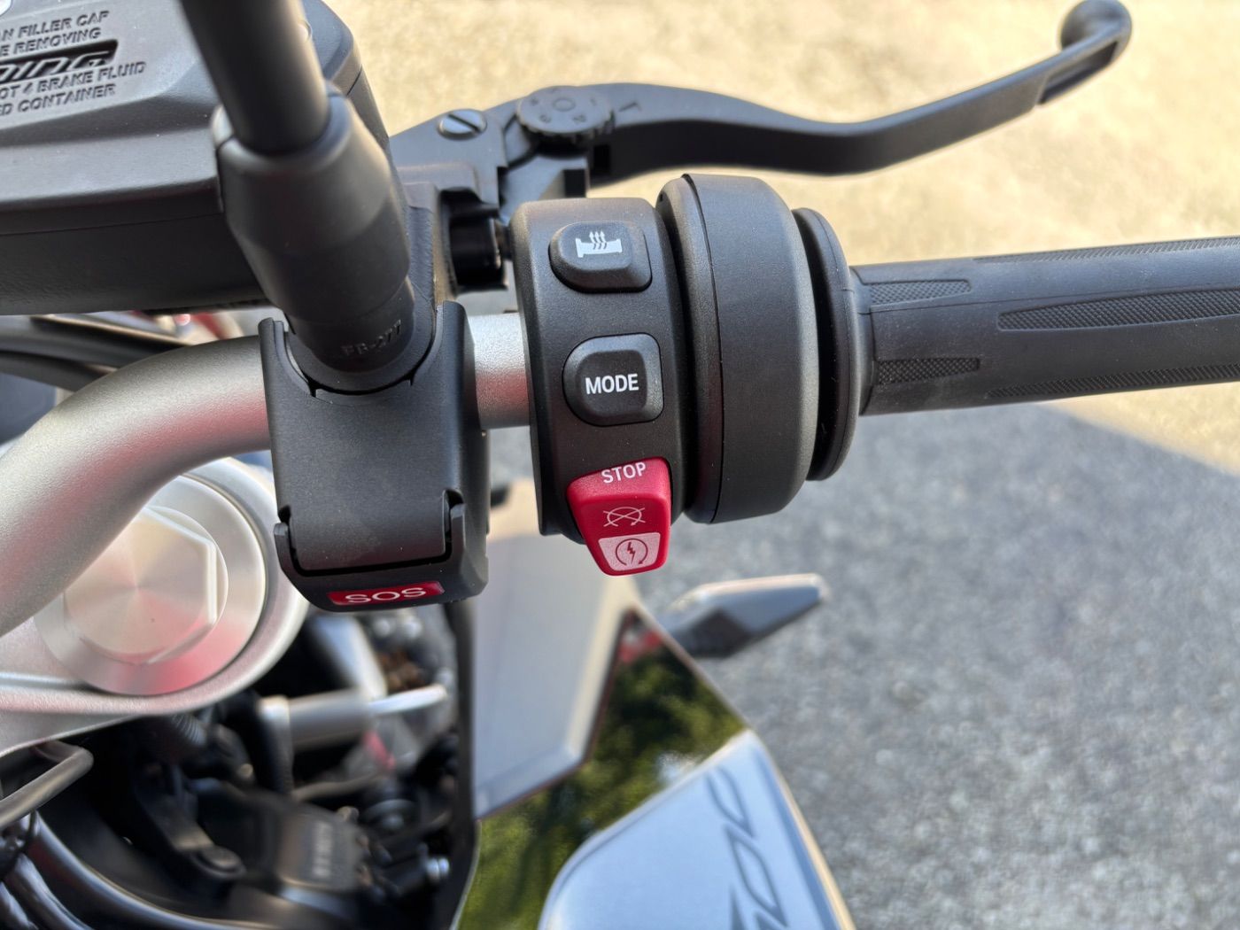 Fahrzeugabbildung BMW F 900 R Triple Black 4 Pakete