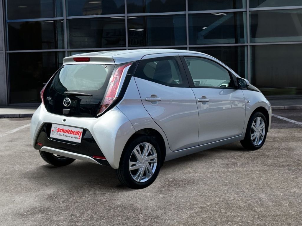 Fahrzeugabbildung Toyota Aygo x-play touch