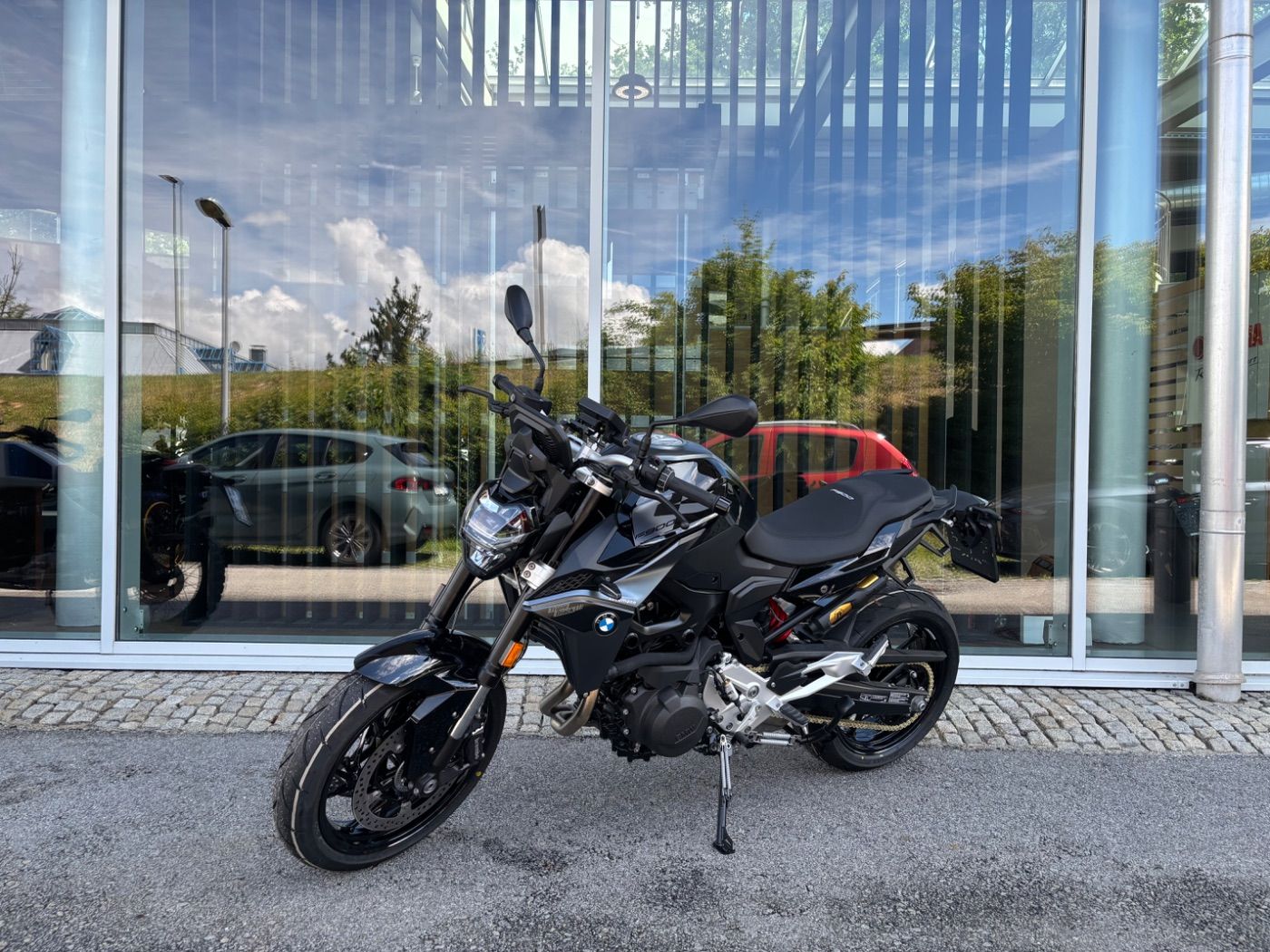 Fahrzeugabbildung BMW F 900 R Triple Black 4 Pakete