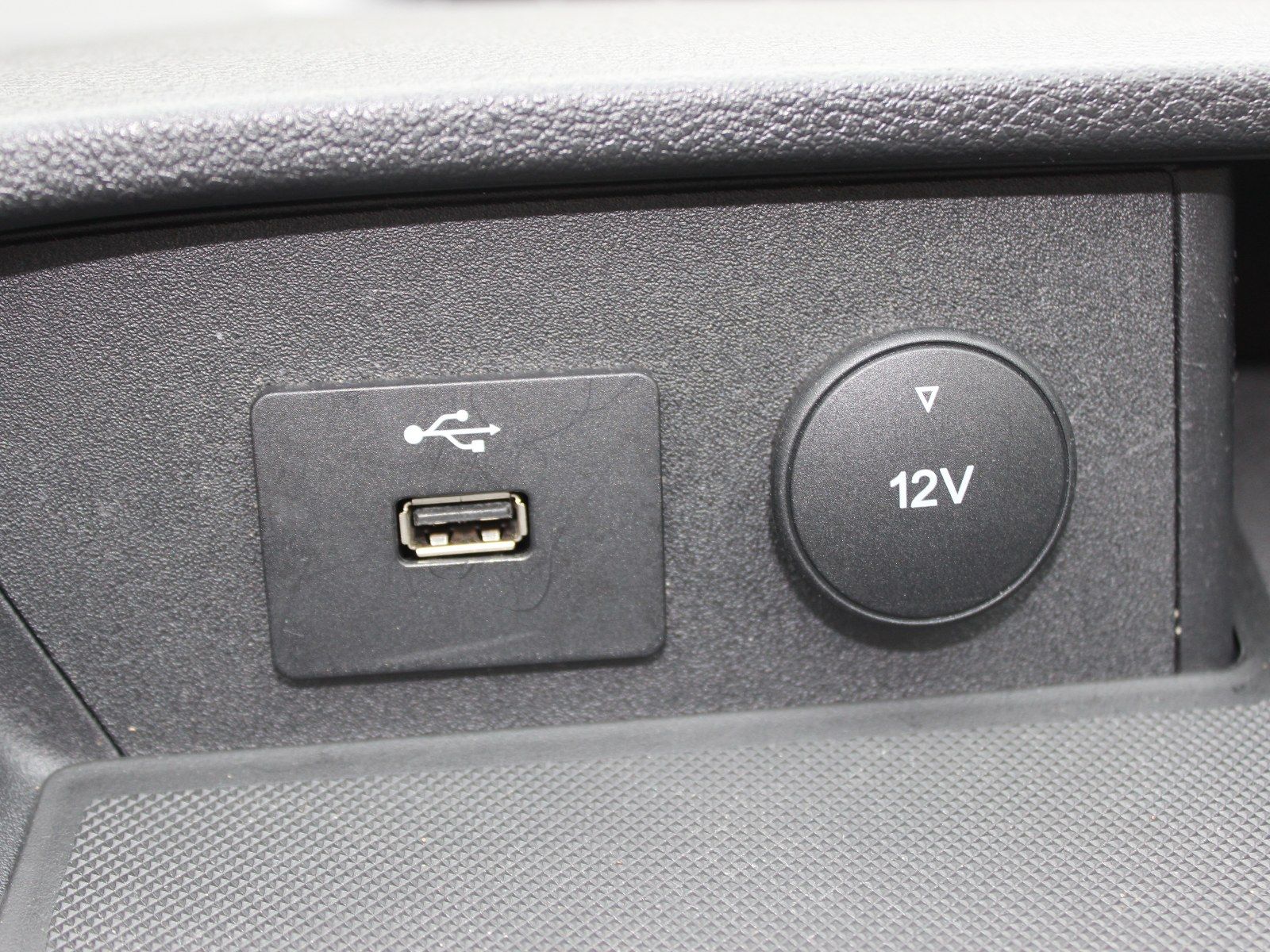 Fahrzeugabbildung Ford Transit Custom 320 L2 Trend 2,0 TDCi