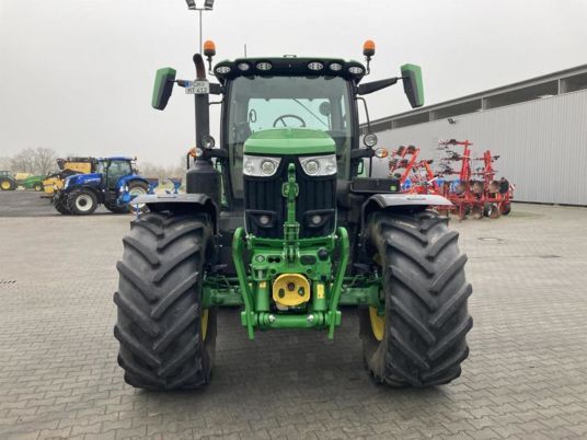 John Deere 6R 215