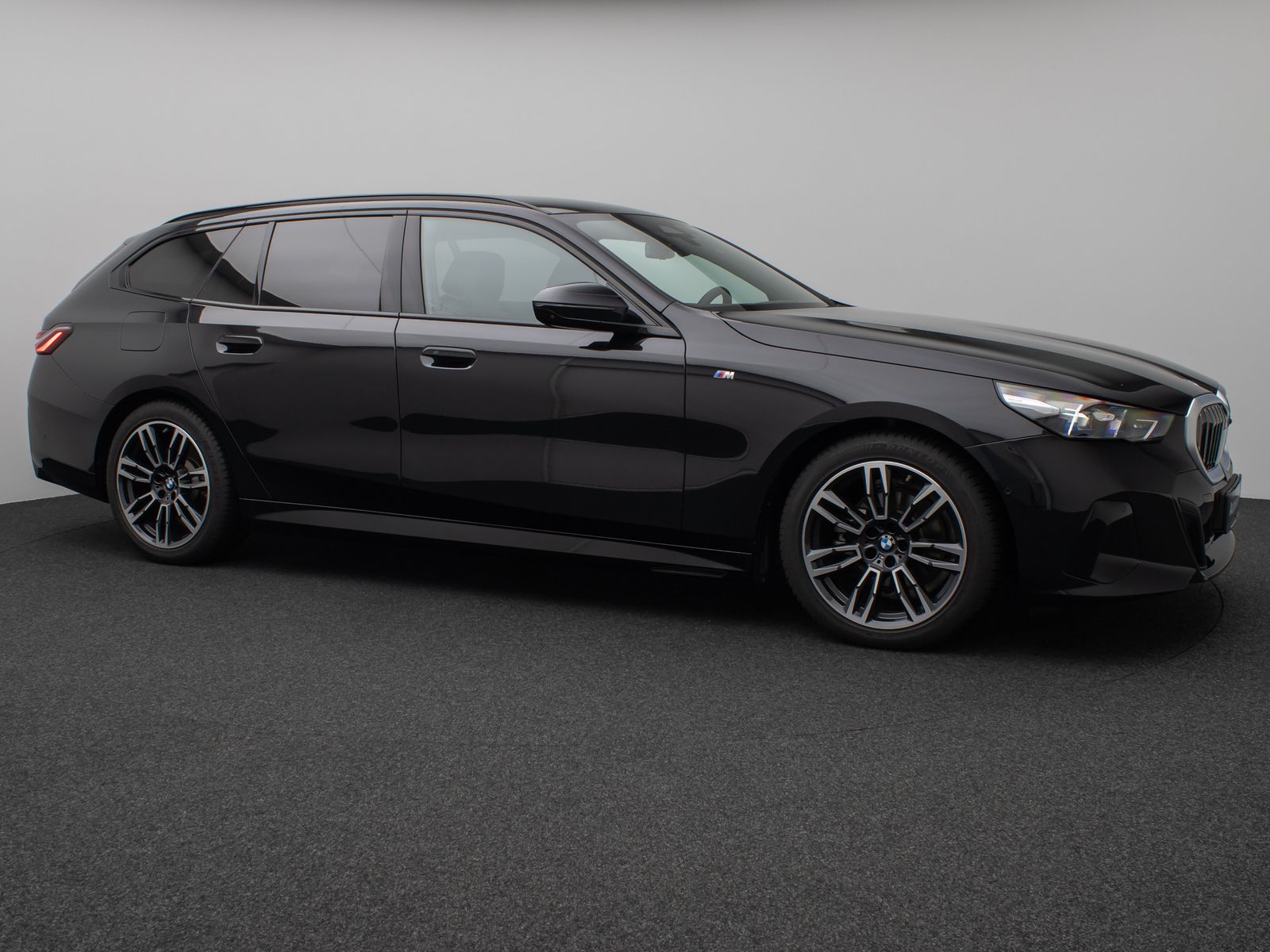 Fahrzeugabbildung BMW 520d M Sport 360°HUD DAB H/K AHK Komfort Alarm