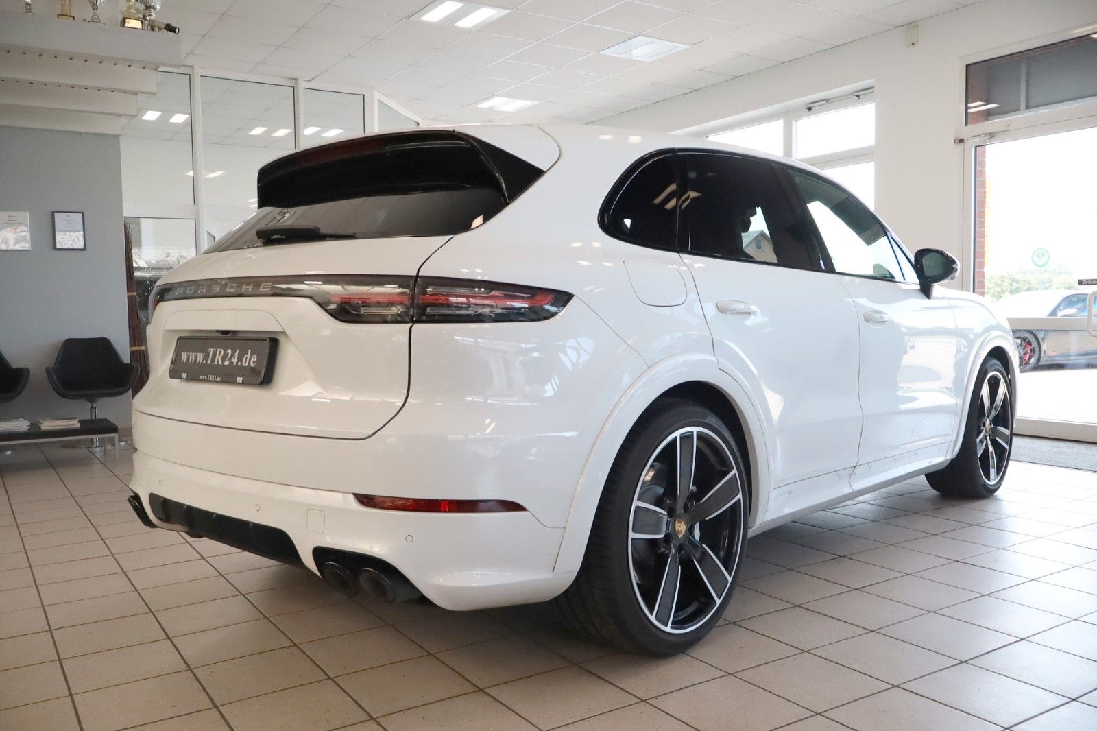 Fahrzeugabbildung Porsche Cayenne Turbo SportDesign/HeadUP/ACC/22Zoll/DAB