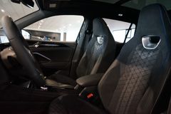 VW Tiguan 1.5 eTSI R-Line | Pano | AHK | 20" VW Tiguan 1.5 eTSI R-Line | Pano | AHK | 20"