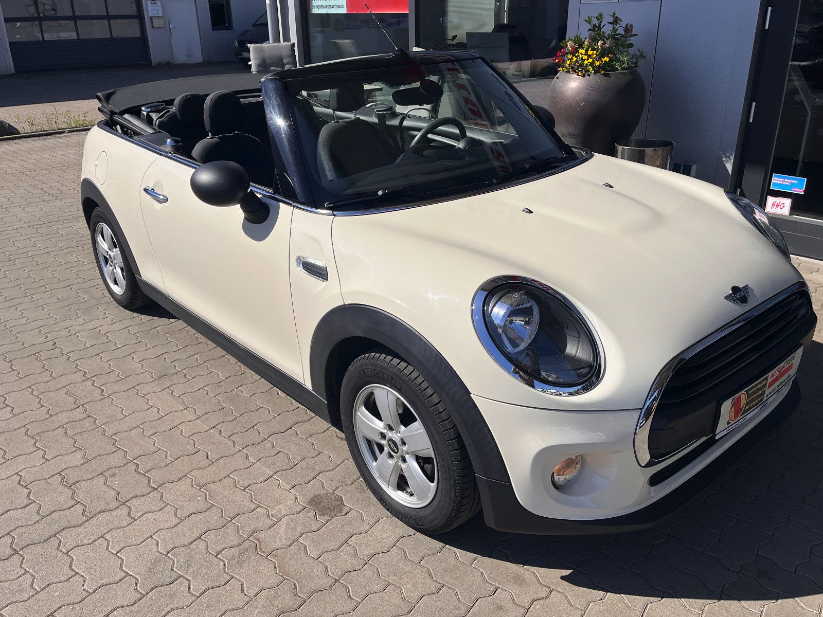 Fahrzeugabbildung MINI One Cabrio
