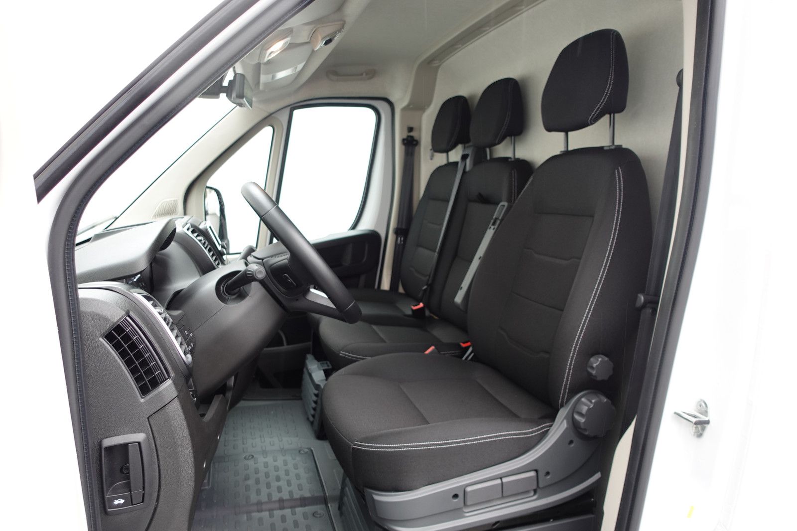 Fahrzeugabbildung Opel Movano Kasten L2H2 BlueHDI 180 Kamera,Standhzg.
