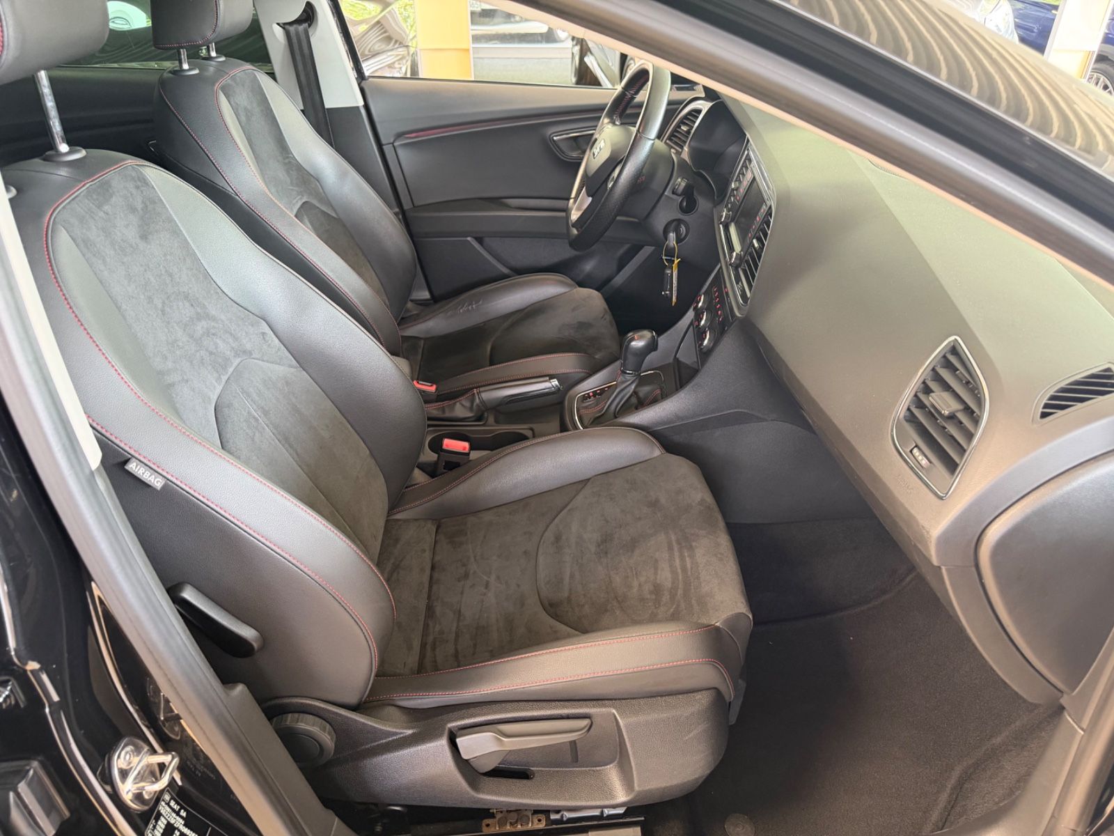 Fahrzeugabbildung SEAT Leon ST FR 2.0 TDI DSG 184PS * LED *