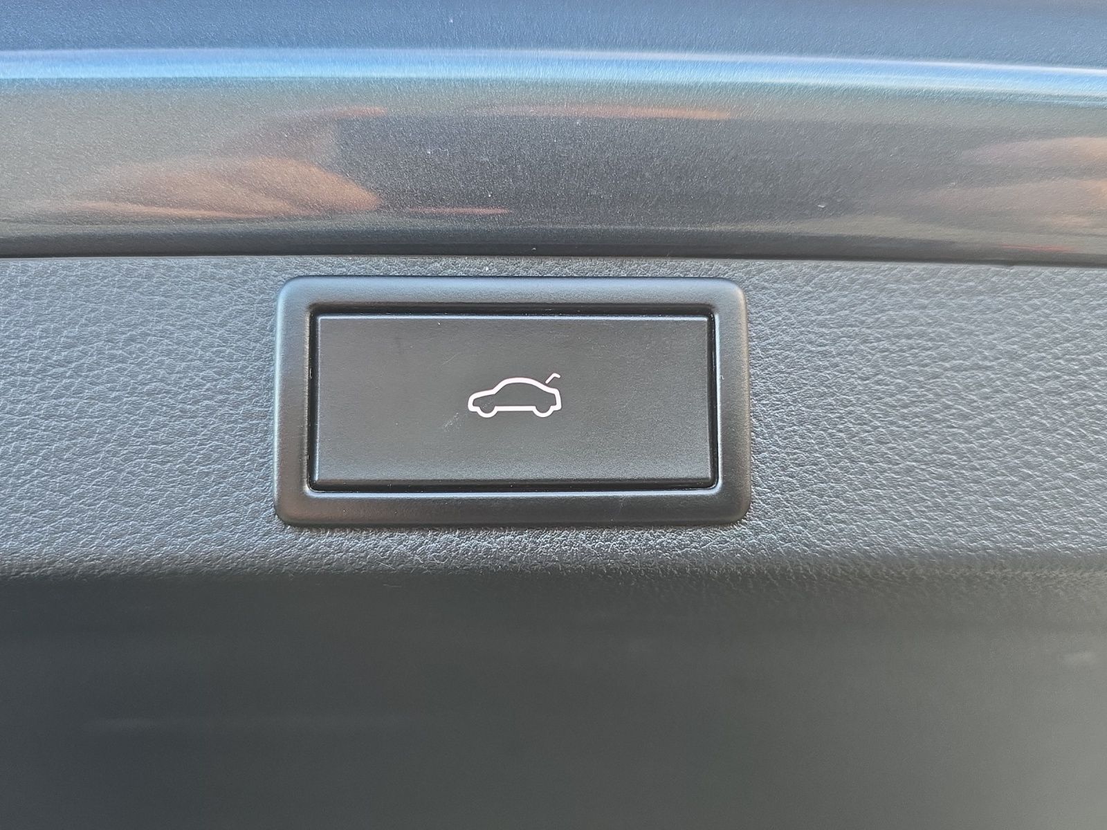 Fahrzeugabbildung SKODA Octavia Combi First Edition iV 1.4 ACC KAMERA LE