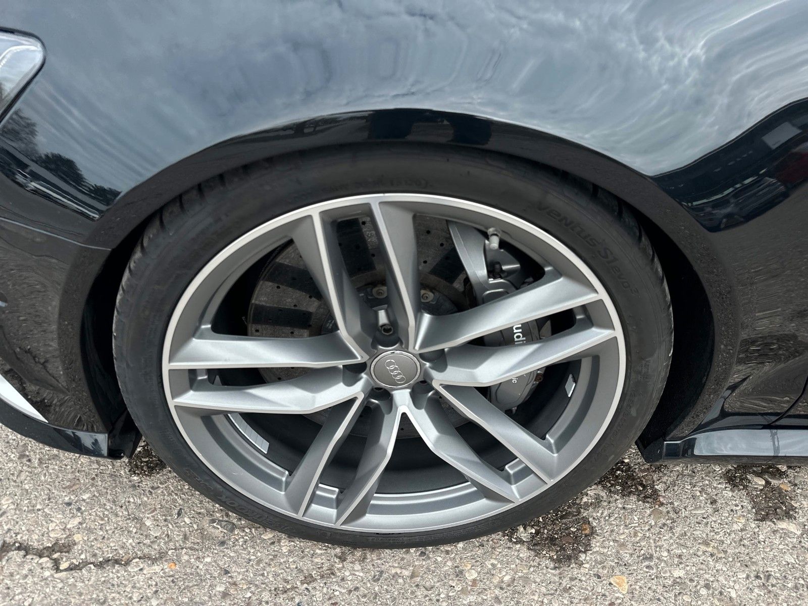 Fahrzeugabbildung Audi RS6 Avant quattro, Sportfahrwerk, 672PS
