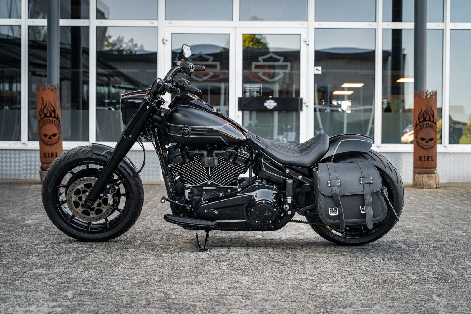 Fahrzeugabbildung Harley-Davidson DARK FAT BOY FLFBS 114 MY23 -JEKILL&HYDE-