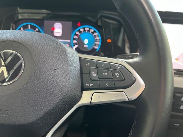Fahrzeugabbildung Volkswagen Golf VIII 2.0 TDI DSG LIFE NAVI ACC GJR LED