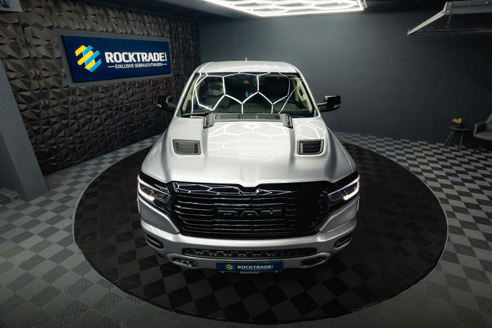 Fahrzeugabbildung Dodge RAM 5.7 V8 HEMI 4x4 LARAMIE LPG Offroad-Bodylift