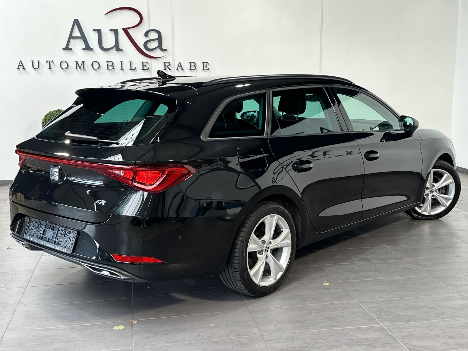 Fahrzeugabbildung SEAT Leon ST 2.0 TDI DSG FR NAV+LED+ACC+KAMERA