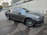BMW 740d xDrive - - graue BMW 740