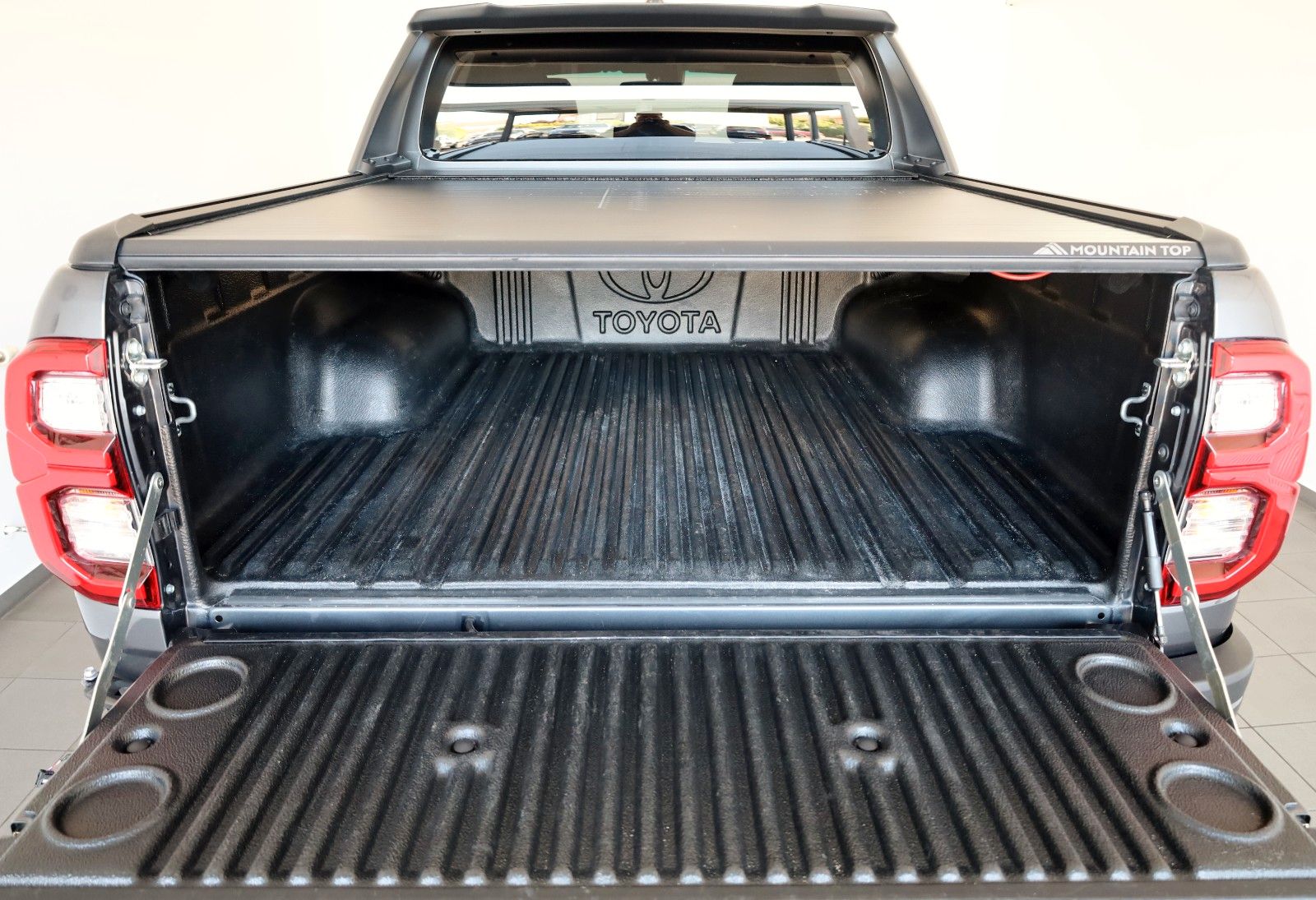 Fahrzeugabbildung Toyota Hilux 2.8 D-4D GR Sport,Alcant,.ACC,Rollo el,AHK