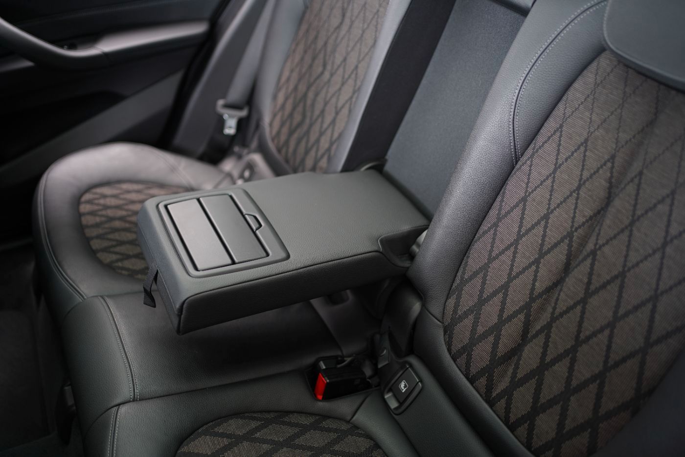 Fahrzeugabbildung BMW X1 18d xLine +Parkassistent+Glasdach+AHK+LED+