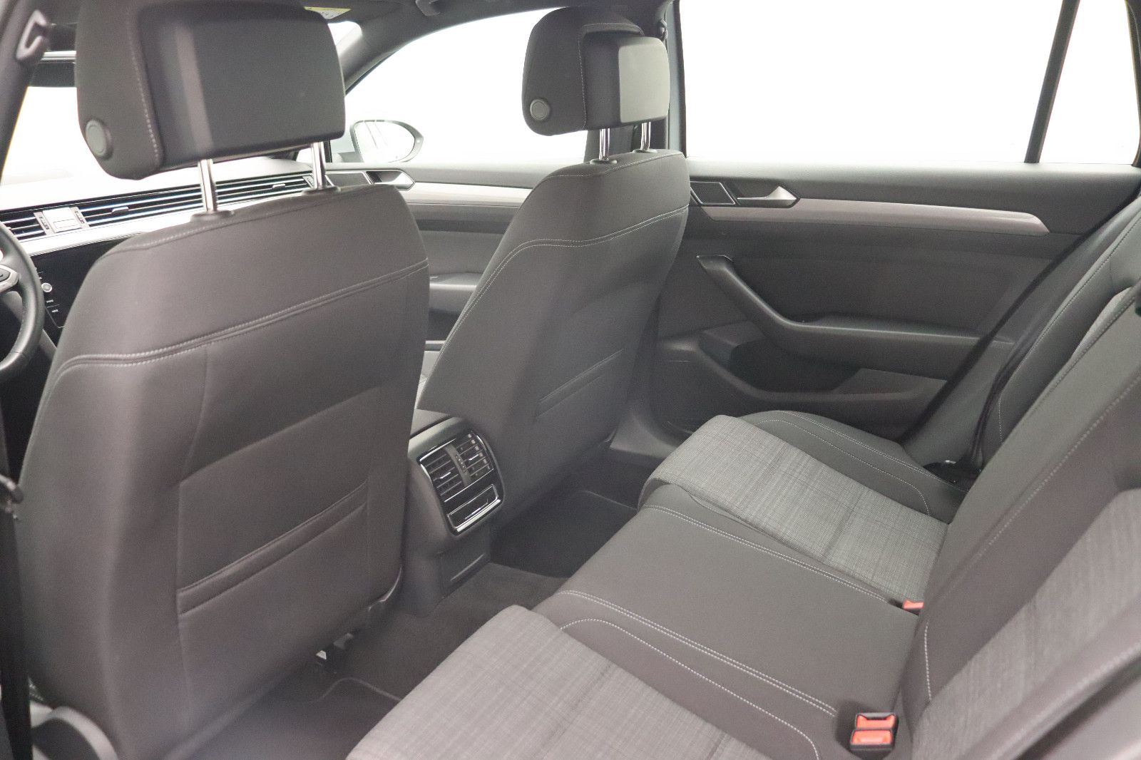 Fahrzeugabbildung Volkswagen Passat Variant 2.0 TSI DSG Business
