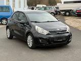 Kia Rio Dream Team Klima PDC - Kia Rio mit Diesel-Antrieb: Limousine