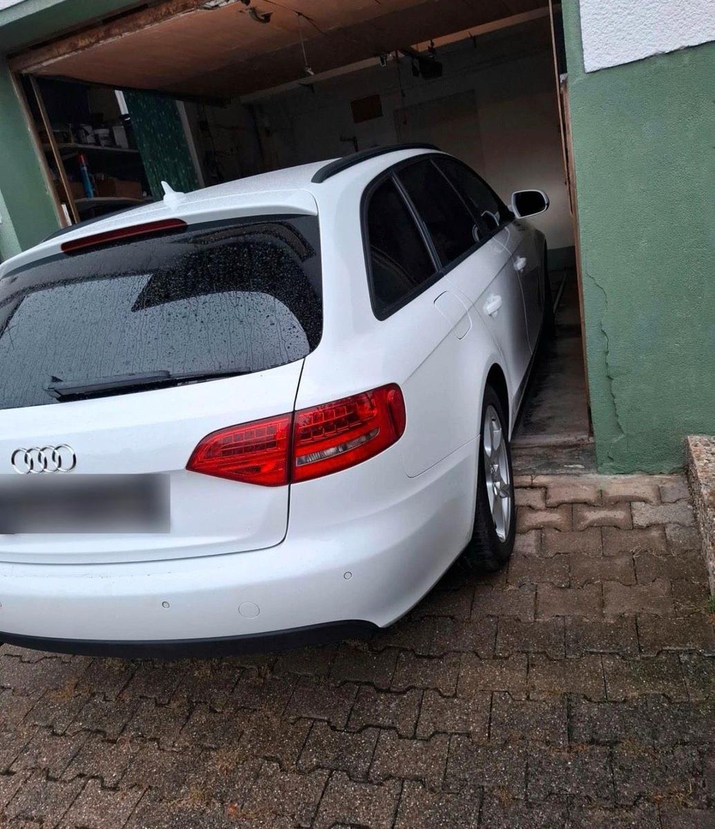 Audi A4 2010 — photo 6